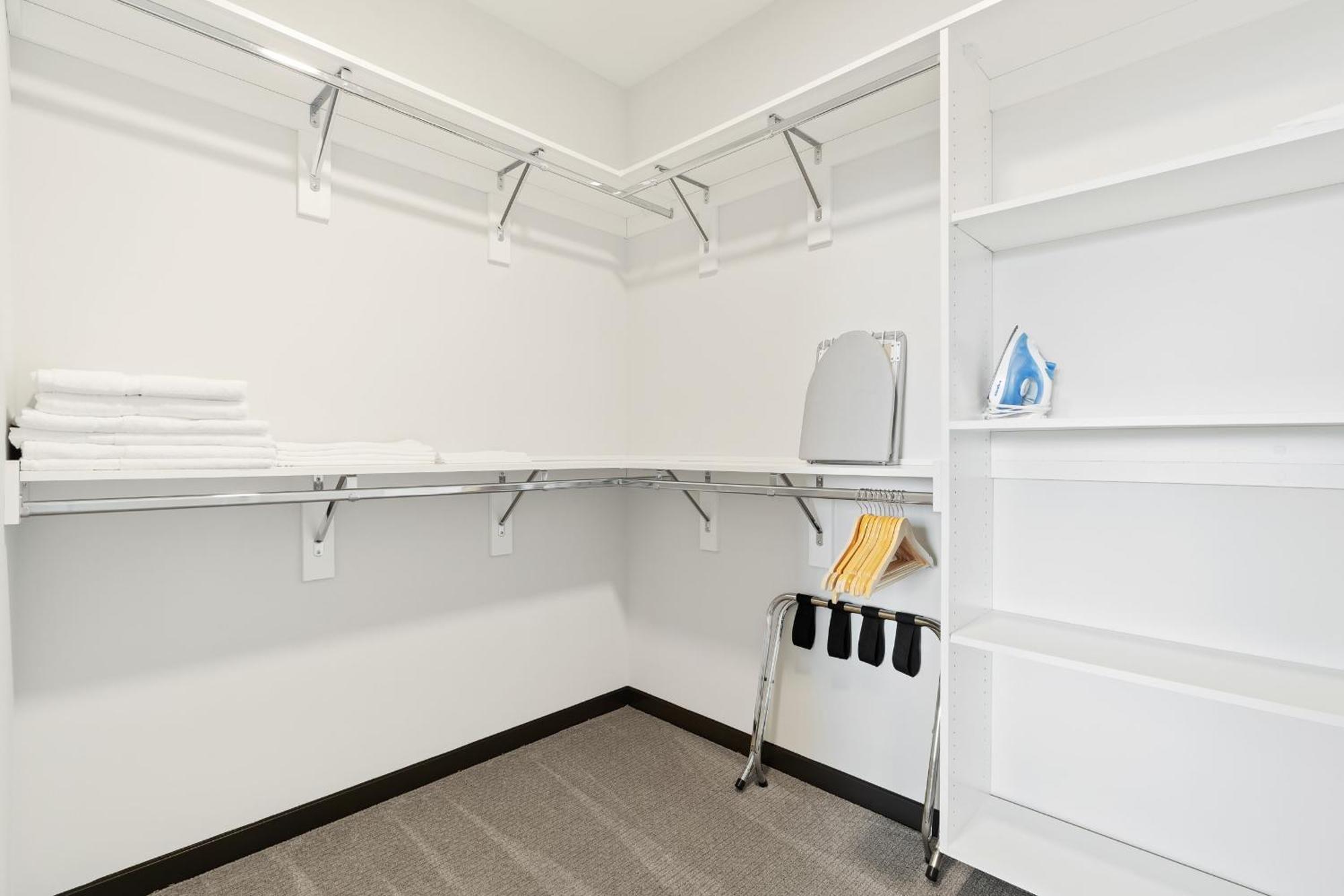 Cozysuites On Mass With Garage Parking #4 Indianapolis Buitenkant foto